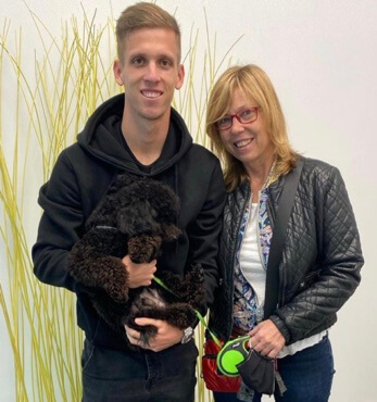 Dani Olmo with his mom.